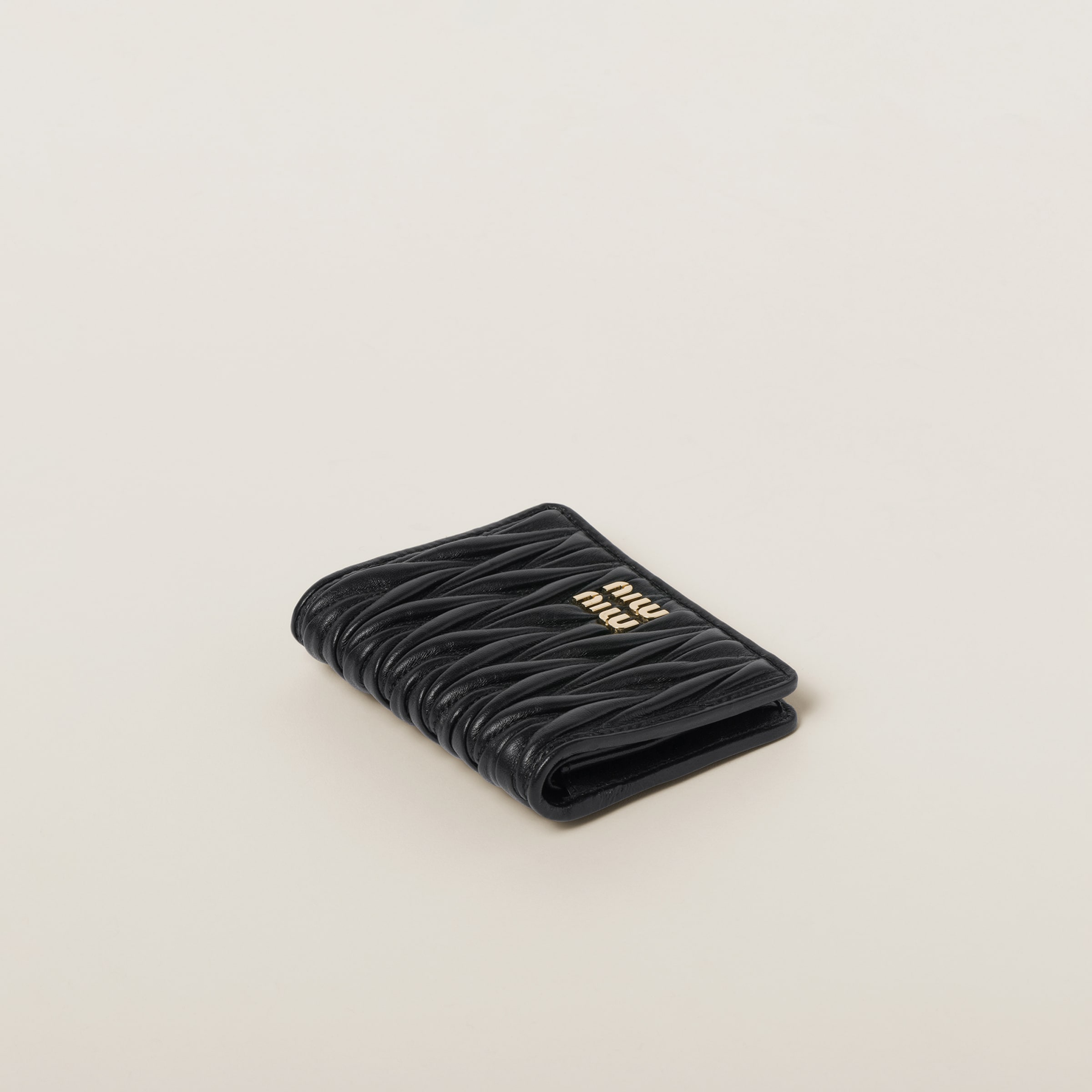 ブラック マテラッセレザー 折り財布 | Miu Miu