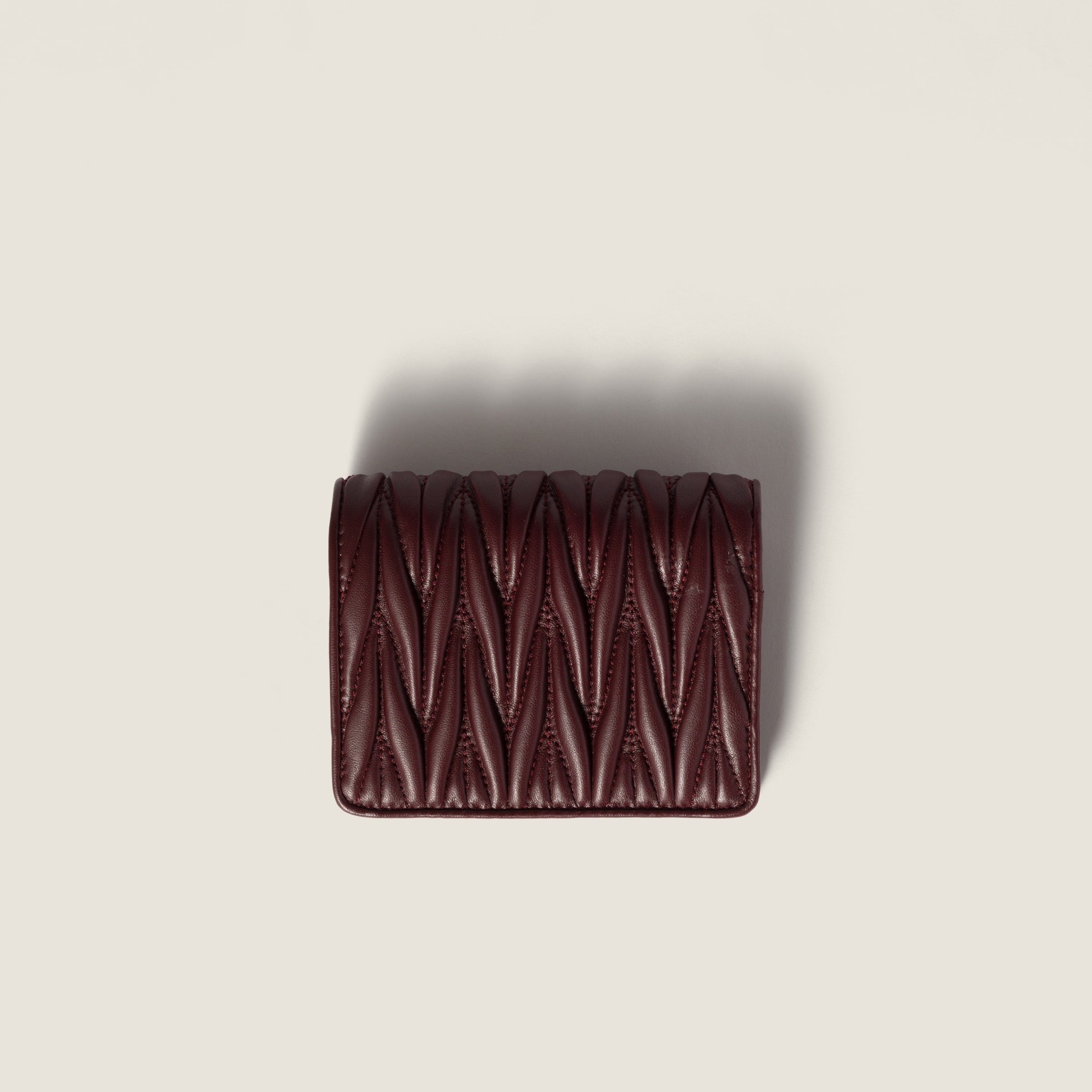 ボルドー マテラッセレザー 折り財布 | Miu Miu