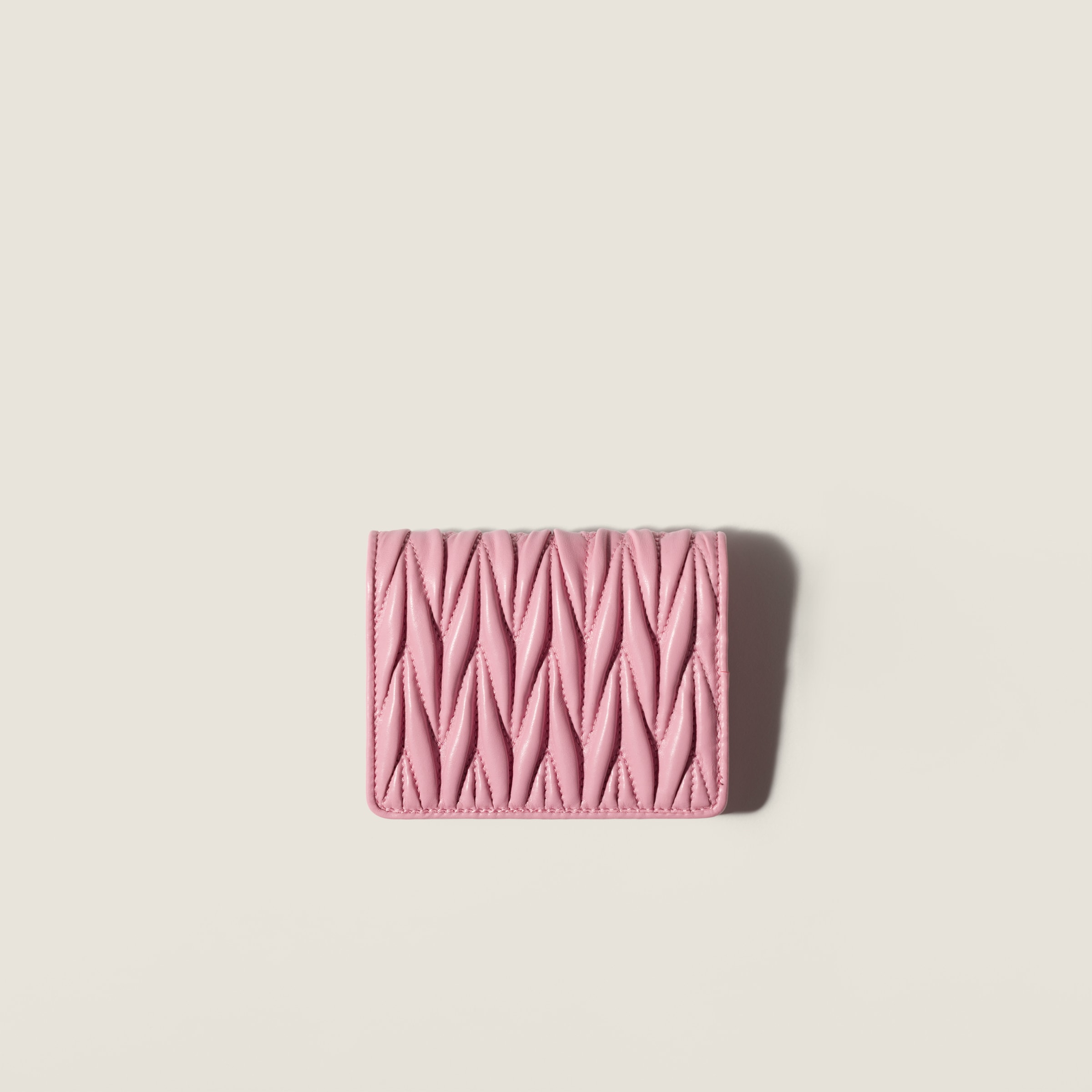 ピンク マテラッセレザー 折り財布 | Miu Miu - 日本