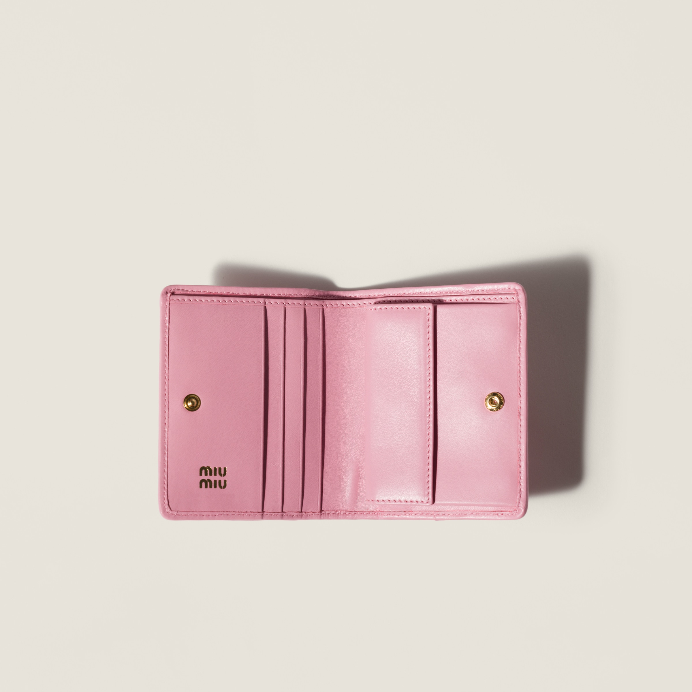 ピンク マテラッセレザー 折り財布 | Miu Miu - 日本
