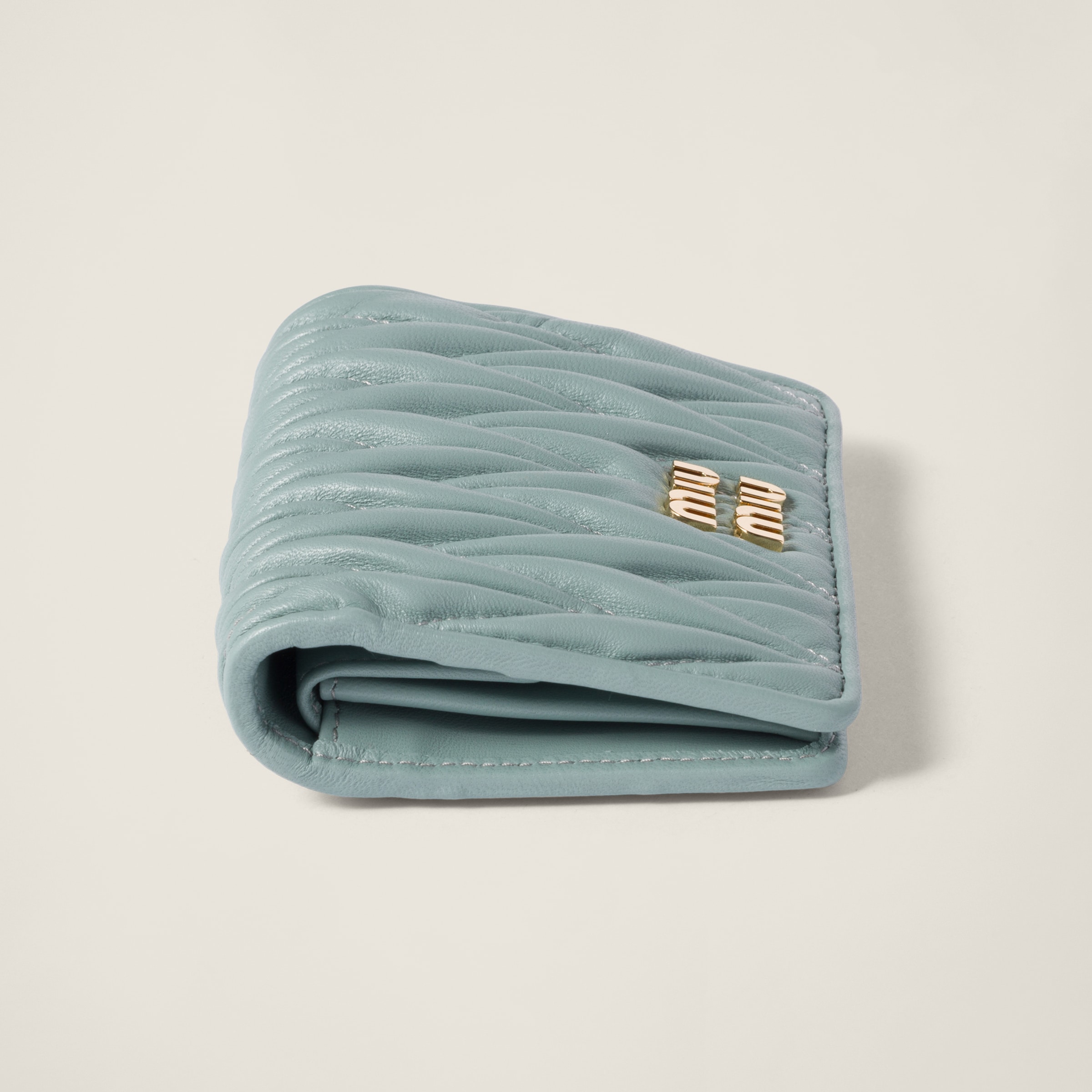 MIUMIU 財布 マテラッセ 水色 MIU MIU - miumiu クリスタル マテラッセレザー財布 水色の通販