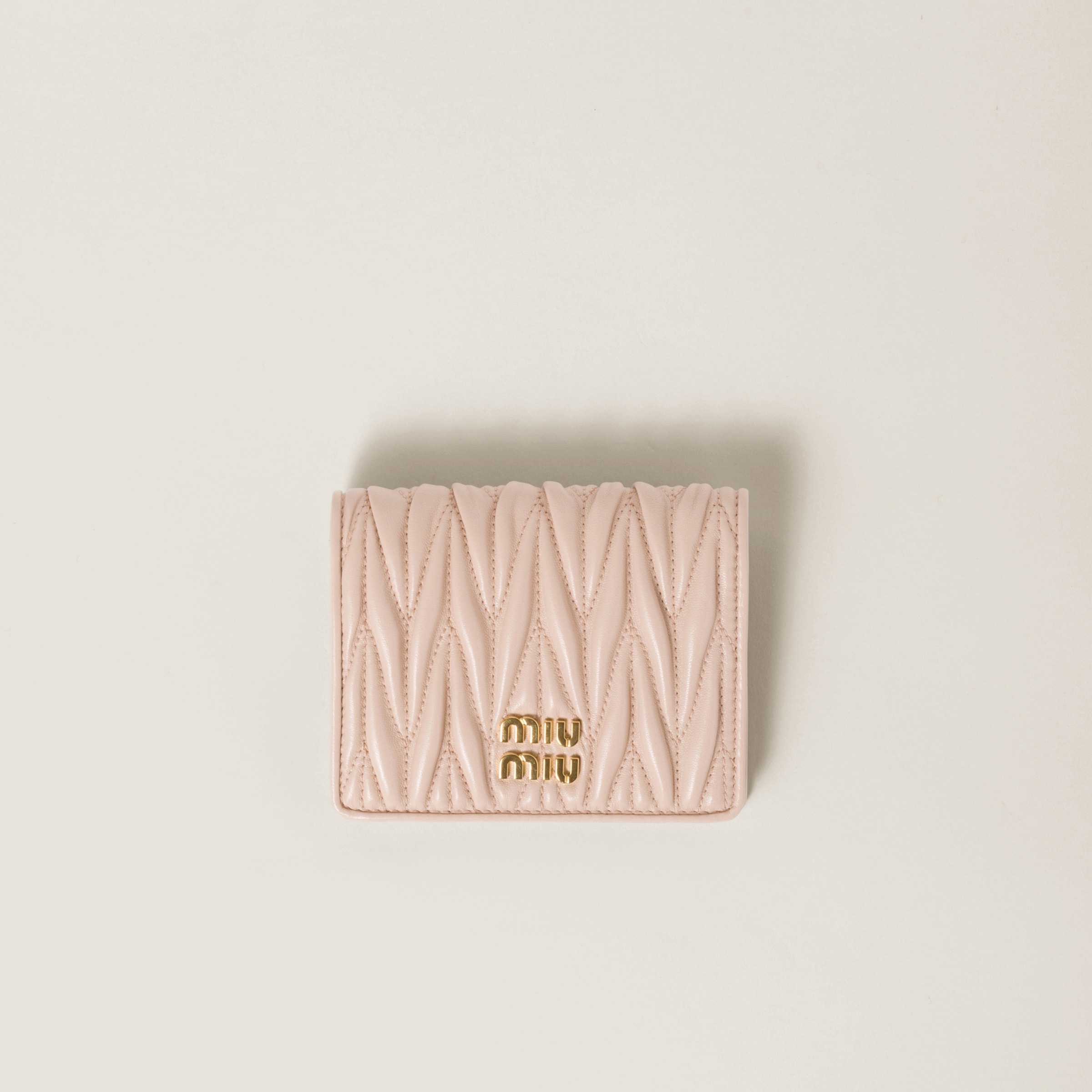 Miu Miu｜HALF-LENGTH WALLETS (5MV204 AFPP F0118) Silver Small Matelassé Nappa Leather Wallet | Miu Miu