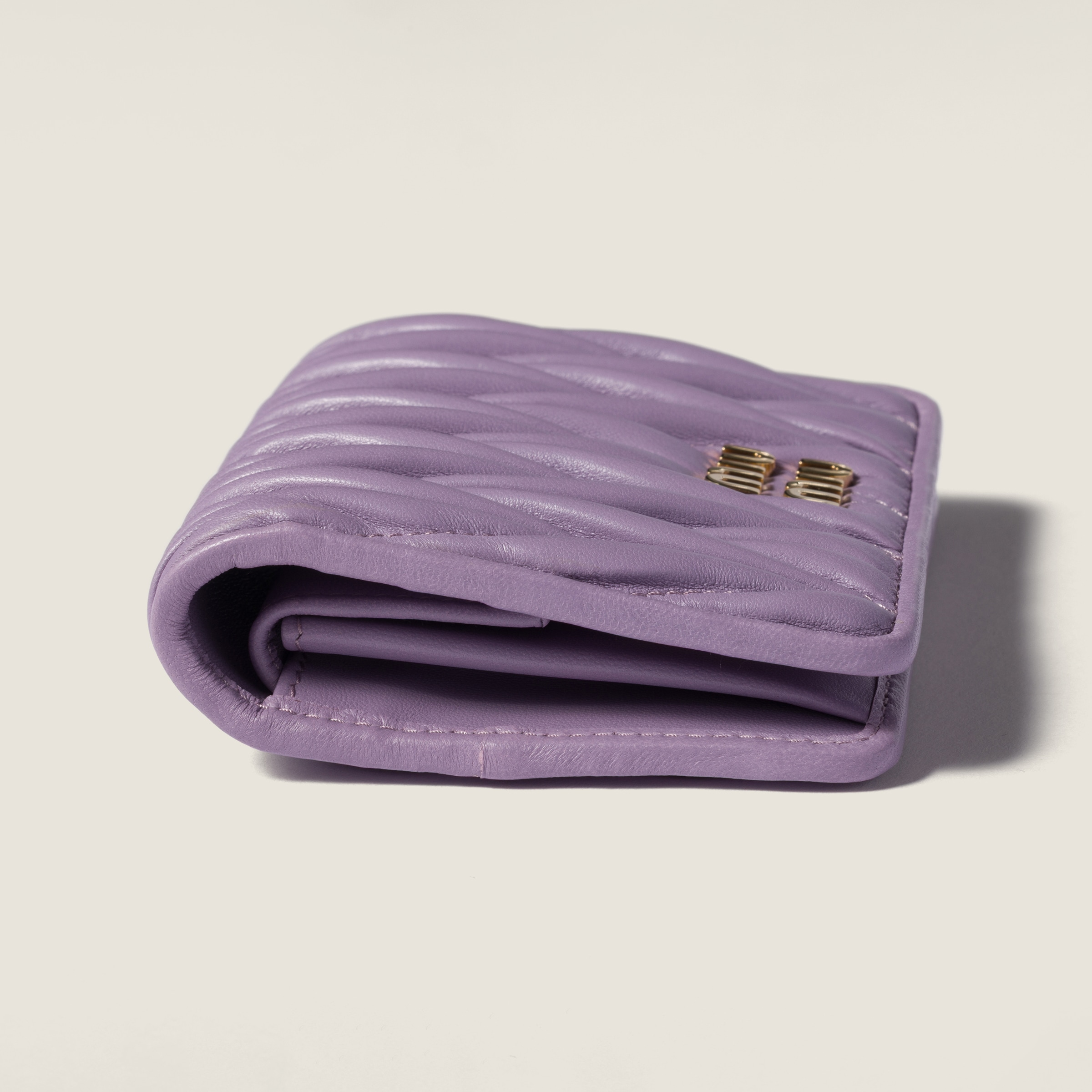 ライトペールパープル マテラッセレザー 折り財布 | Miu Miu