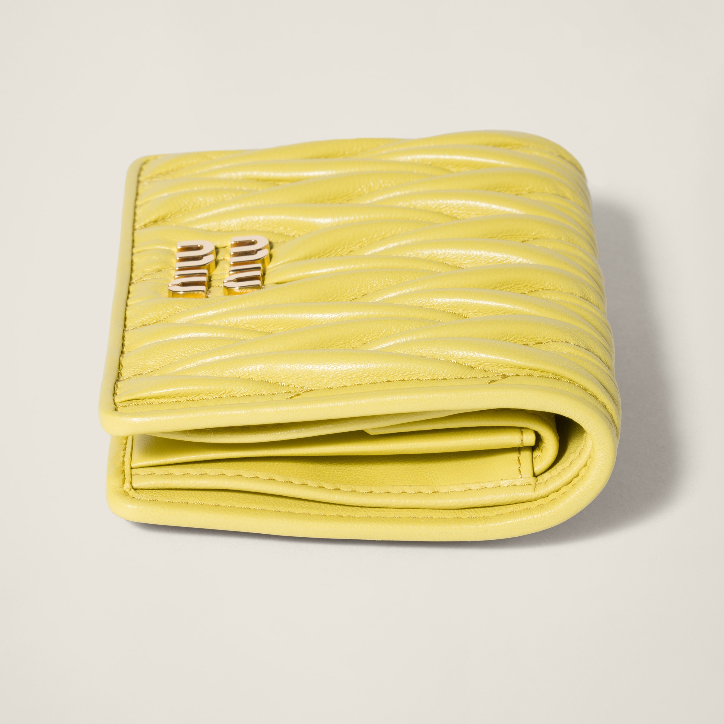 MIUMIU 折財布 MATELASSE 5MV204 AFPP Citron Yellow Small Matelassé Nappa Leather Wallet | Miu Miu