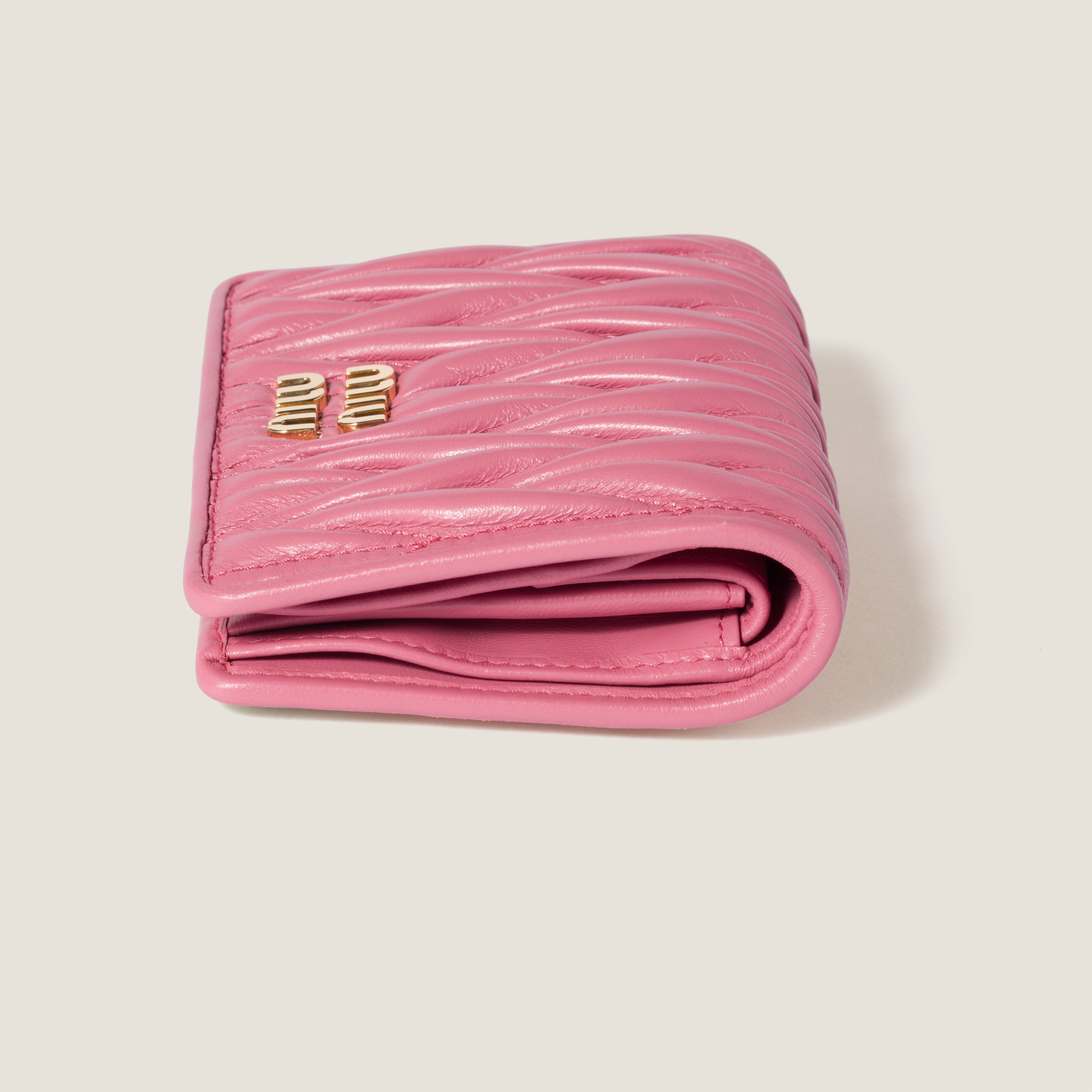ピンク マテラッセレザー 折り財布 | Miu Miu