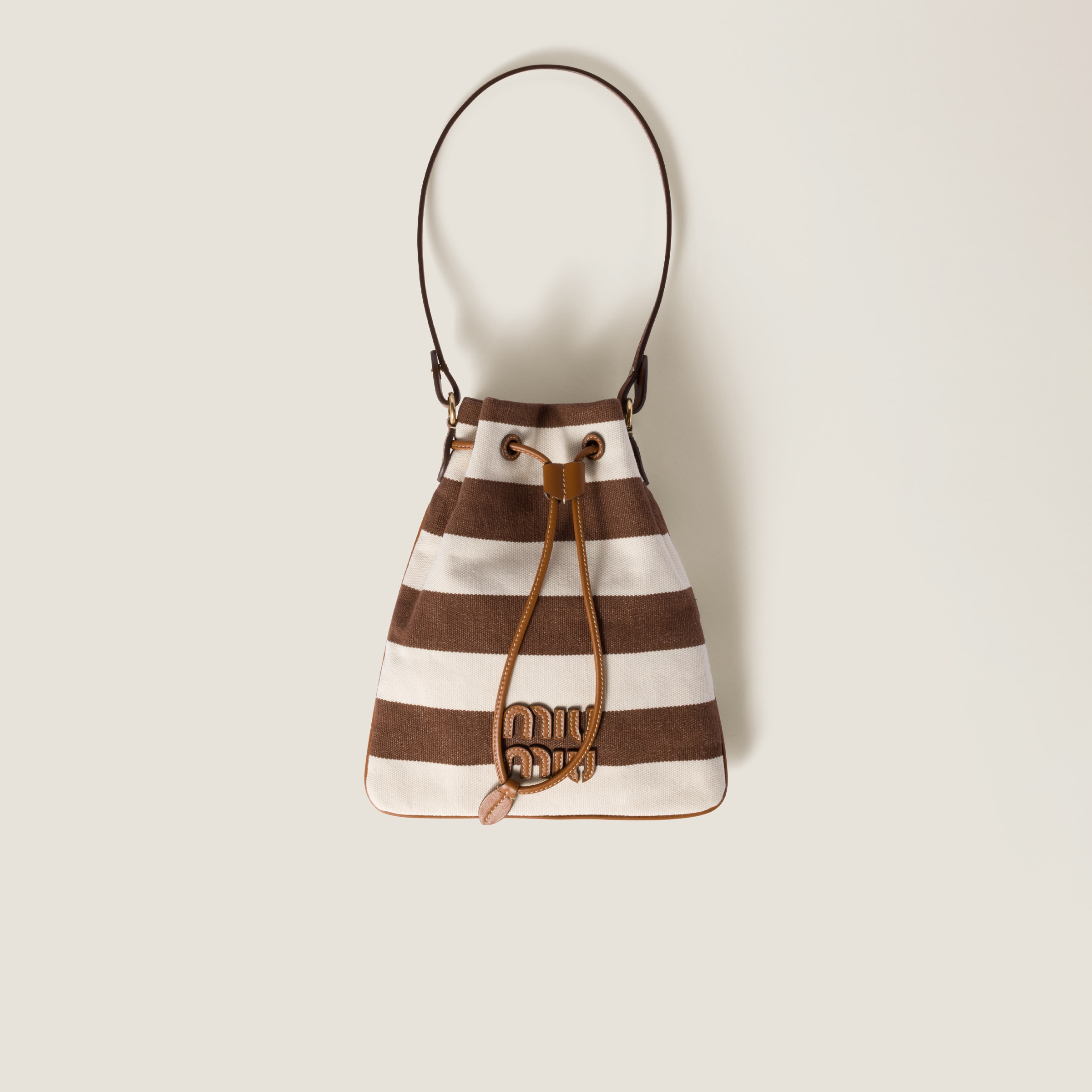 【MiuMiu】ストライプ ファブリック ドローストリングポーチ ダークブラウン／ナチュラル ストライプ ファブリック ドロー