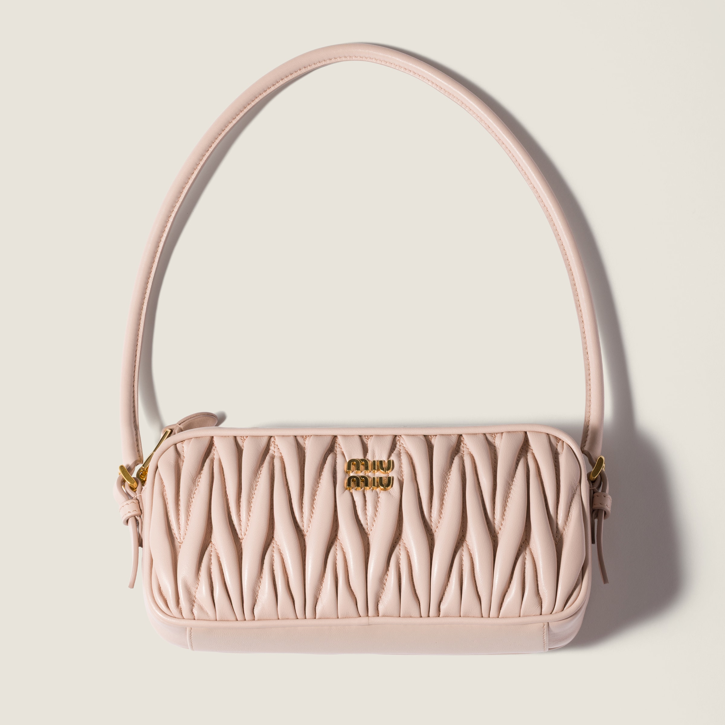 【美品】miu miu マテラッセ ナッパレザー カゴバック ピンク ラタン 美品】miu miu マテラッセ ナッパレザー カゴバック ピンク ラタン miu