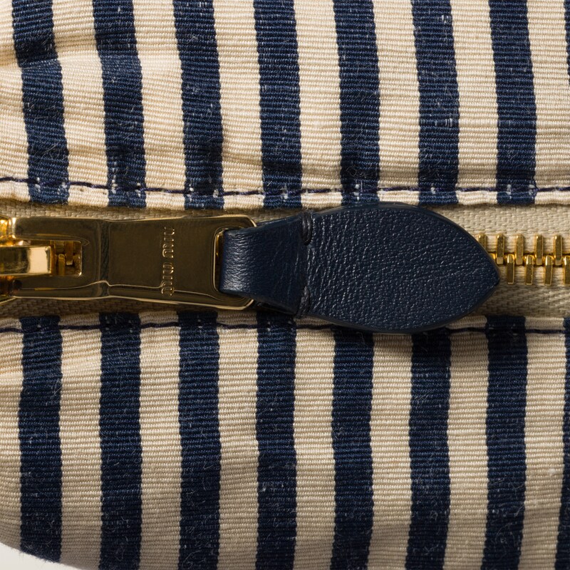 飾有標誌的緹花面料化妝袋