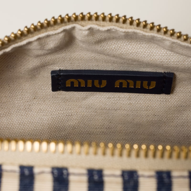 飾有標誌的緹花面料化妝袋