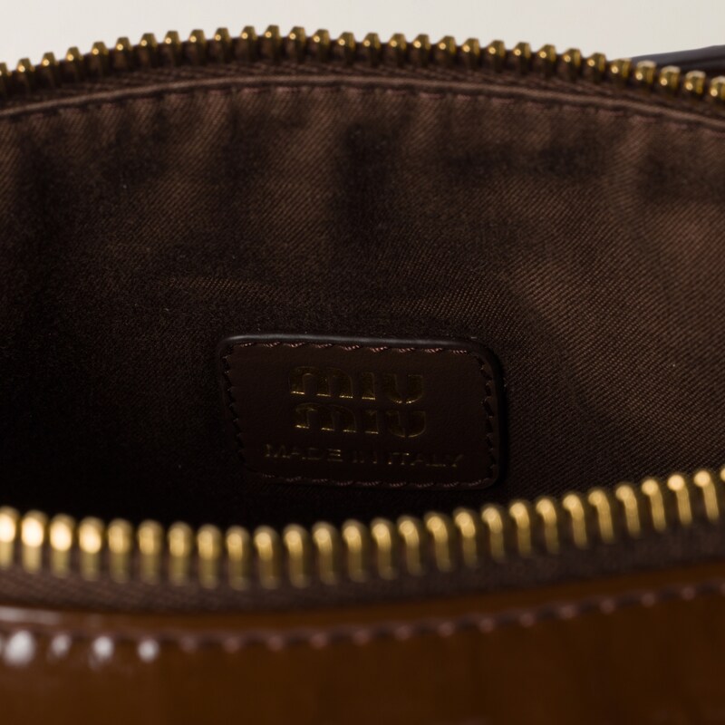 ナプラックパテントレザー ポーチ