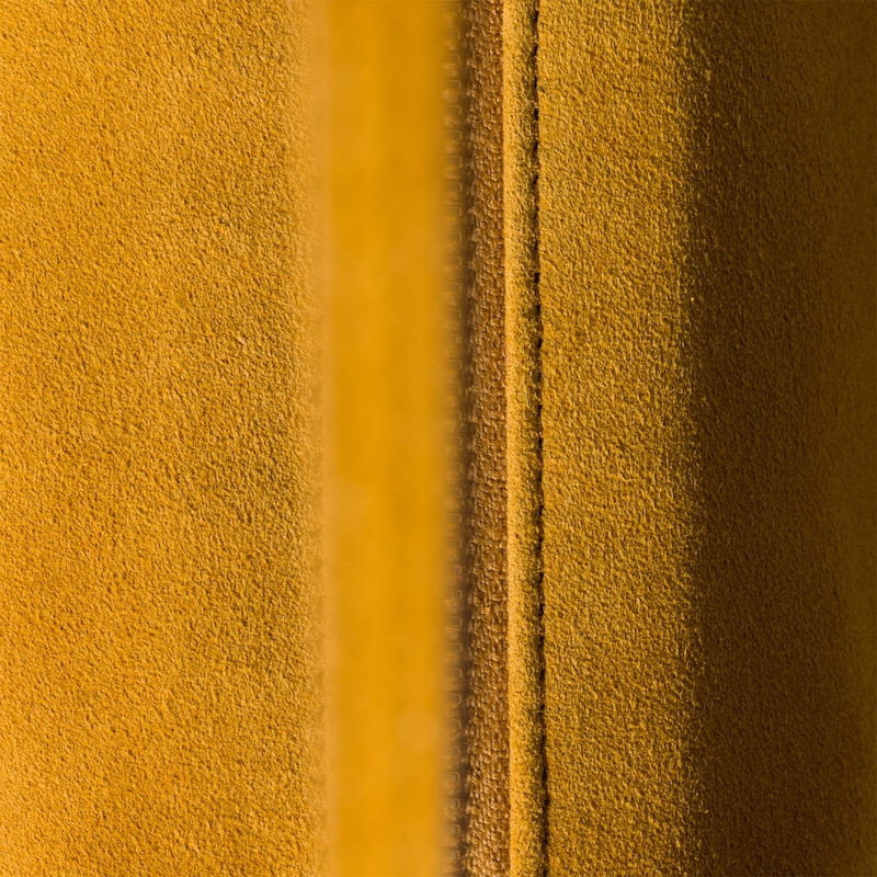 스웨이드 파우치