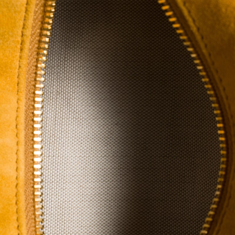 스웨이드 파우치