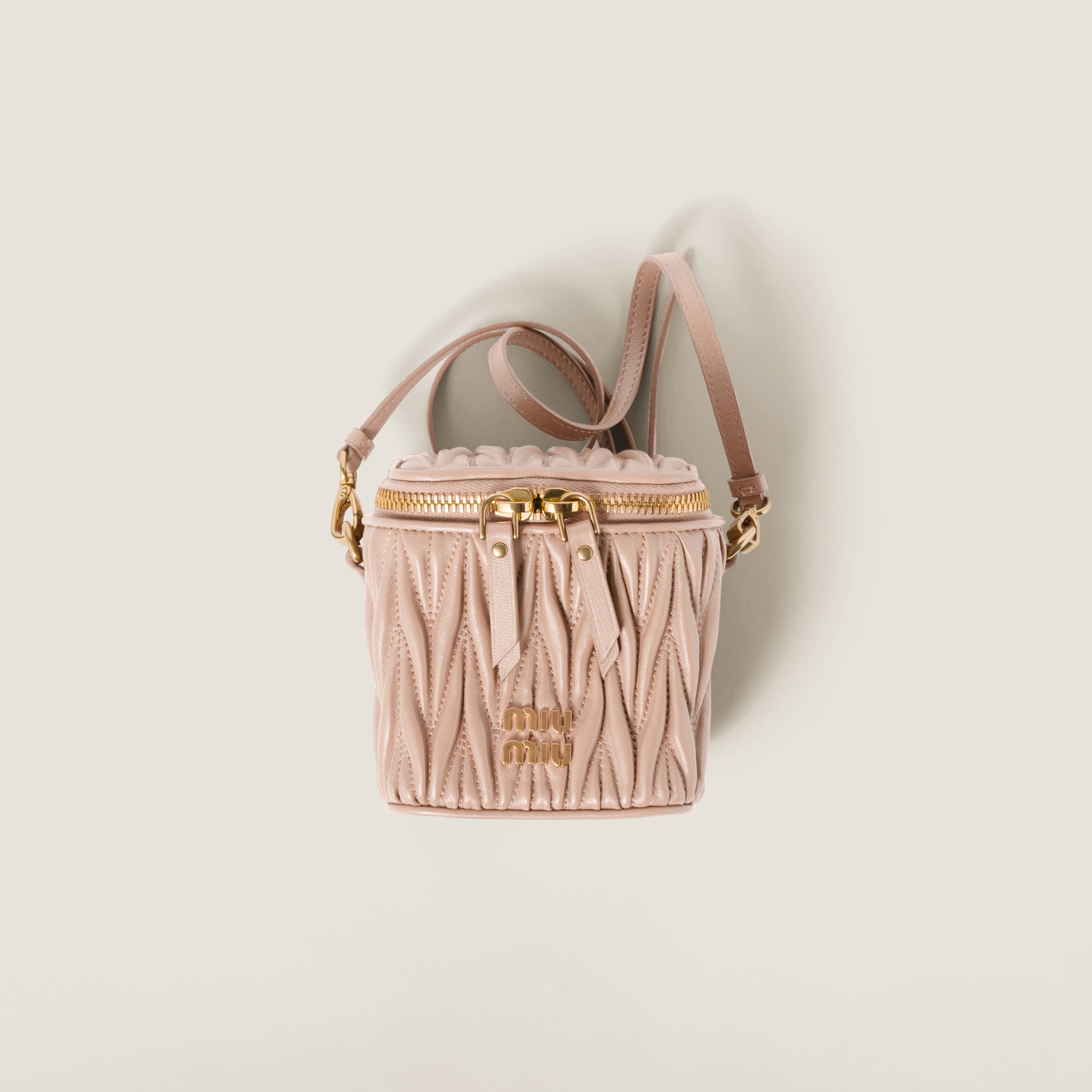 ショルダーバッグ・ポシェット MIU MIU 5NR018_2FPP MATELASSE NAPPA LEATEHR MICRO BAG MIU MIU Matelasse leather micro bag 5NR018 2FPP F0002 black