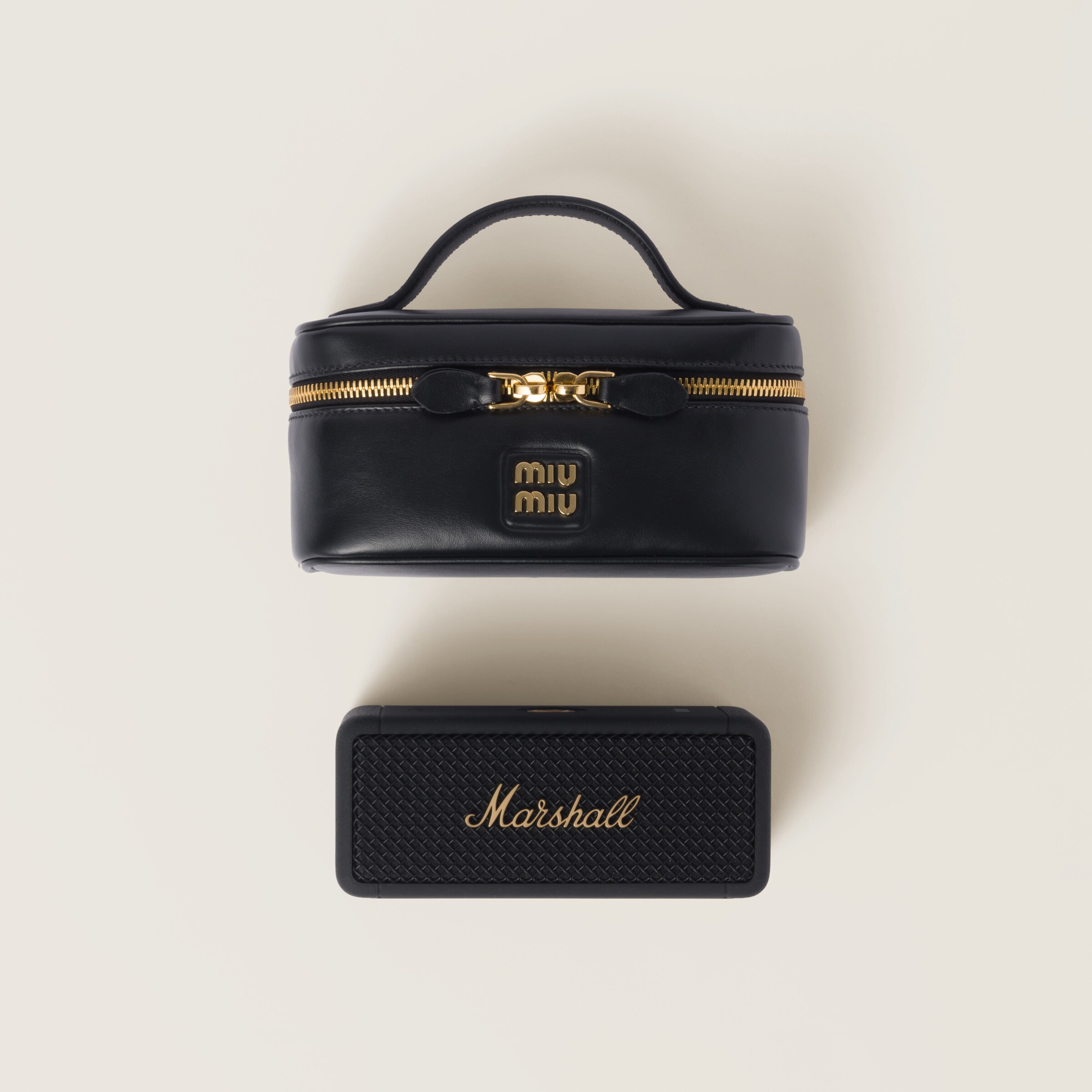 輝く高品質な Miu X Marshall レザーケース付 ブラック Miu Miu Miu | スピーカー バッグ