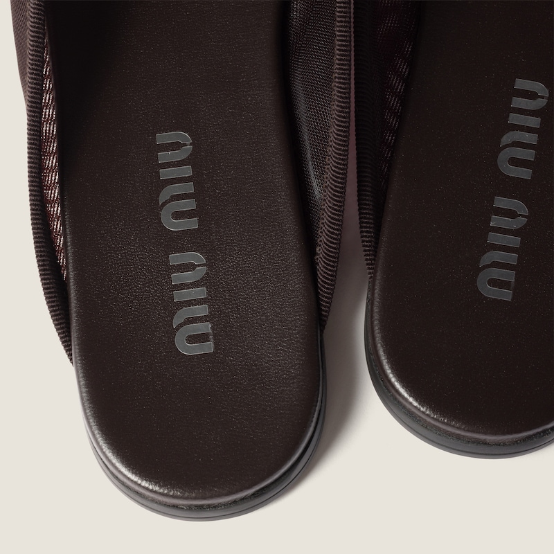 Mesh fabric slippers