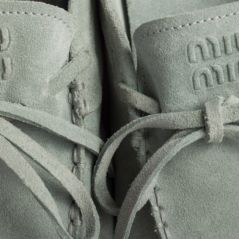 أحذية بكعب من جلد سويدي