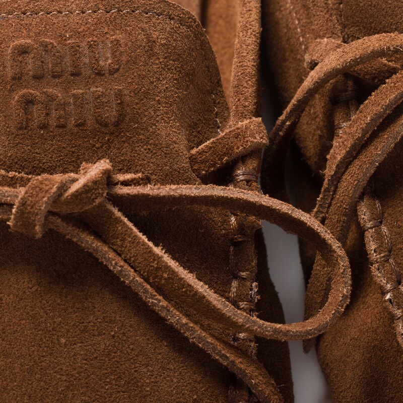 أحذية بكعب من جلد سويدي