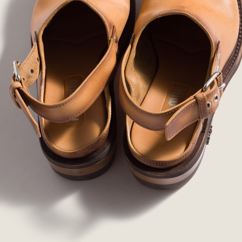 皮革搭扣穆勒鞋