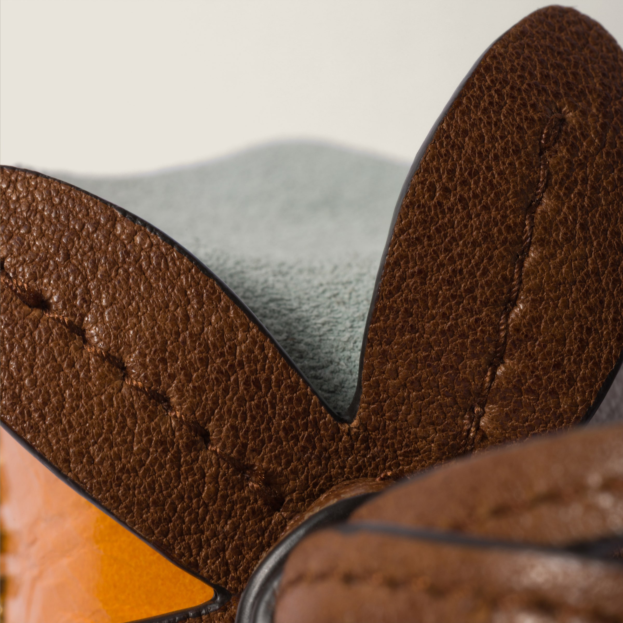 ブラウン レザー トリック | Miu Miu