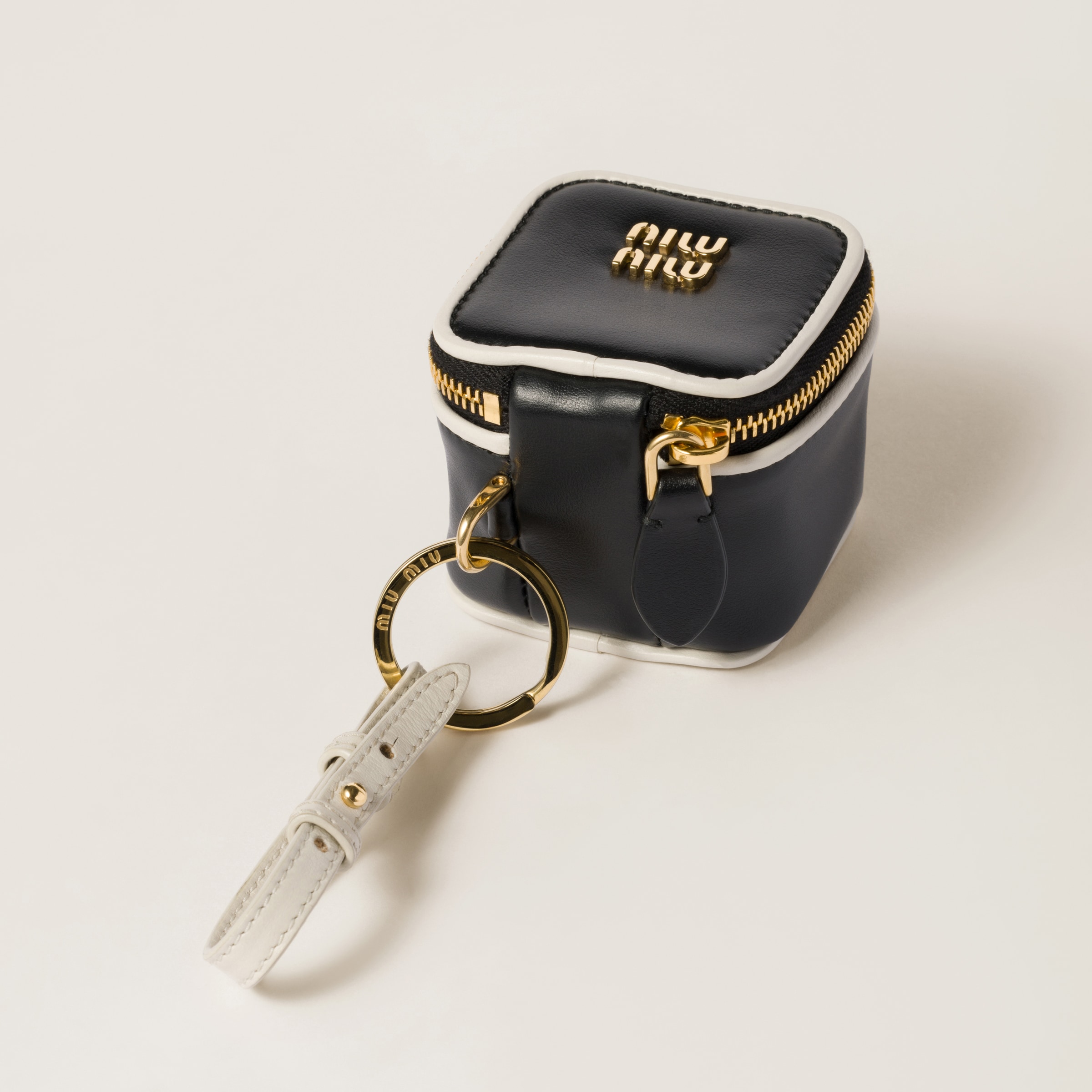 Trick leather keyring