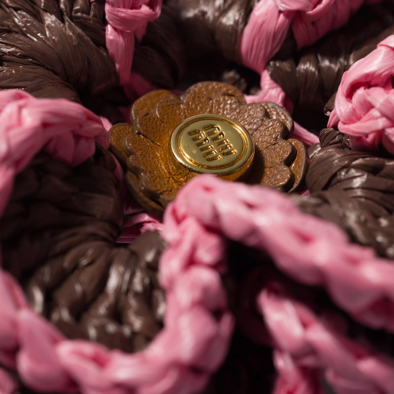 Leather and raffia-effect yarn trick