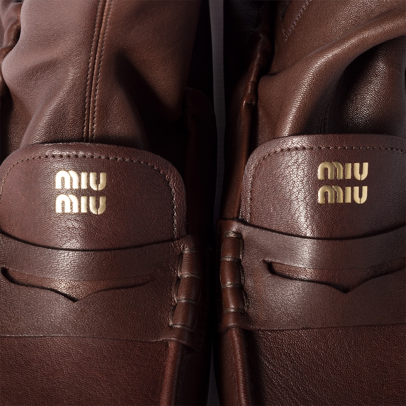 褶边Nappa皮革靴子