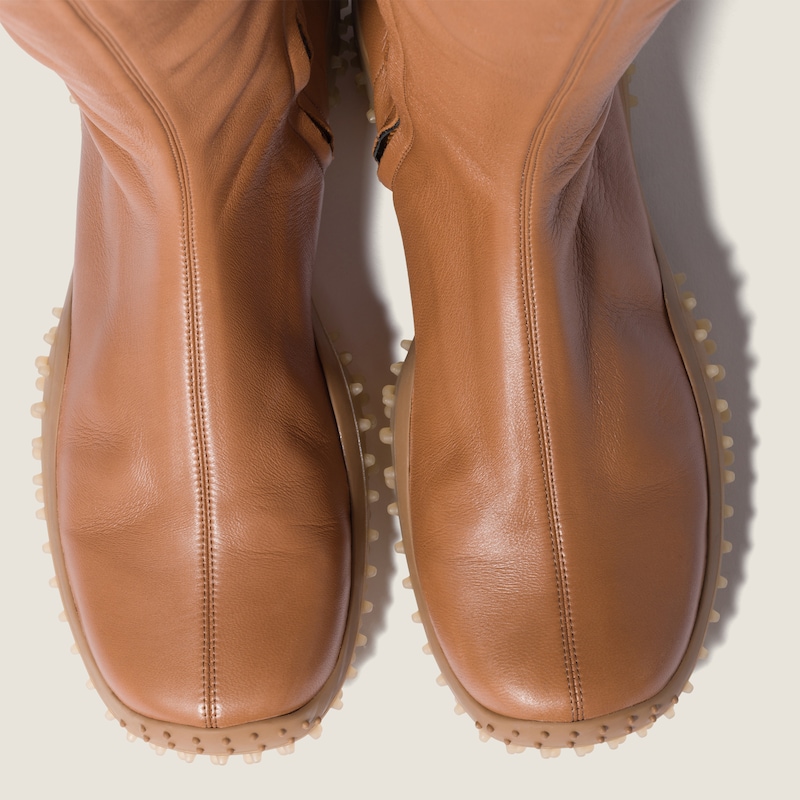 Stretch nappa leather boots