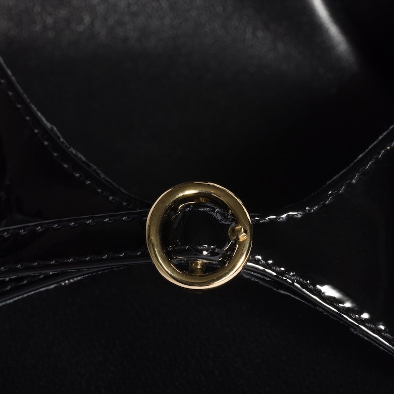 Patent leather sandals with buckles