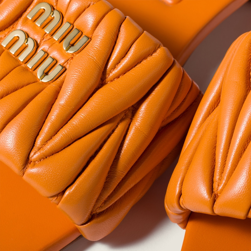 Sandalias planas de napa Matelassé