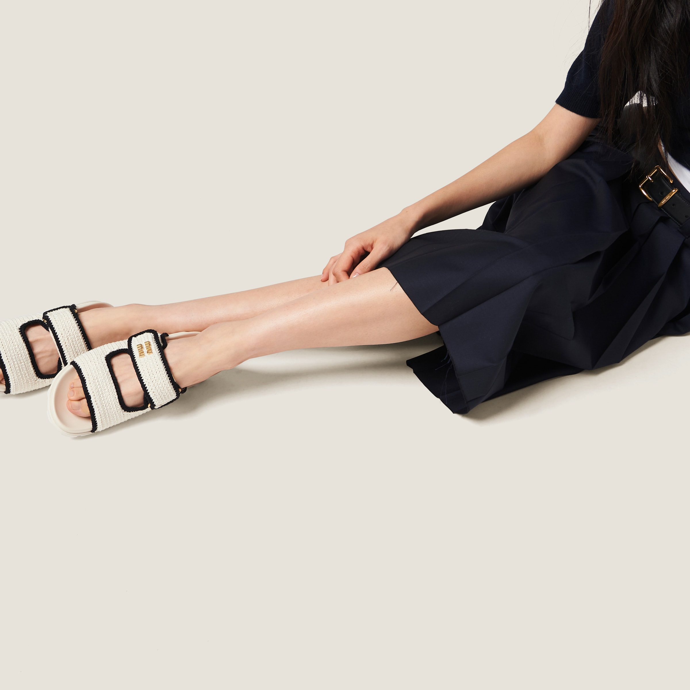 ★MIU MIU直営店★クロシェニットスライダーサンダル Miu Miu クロシェニット サンダル | ブラウン | FARFETCH JP