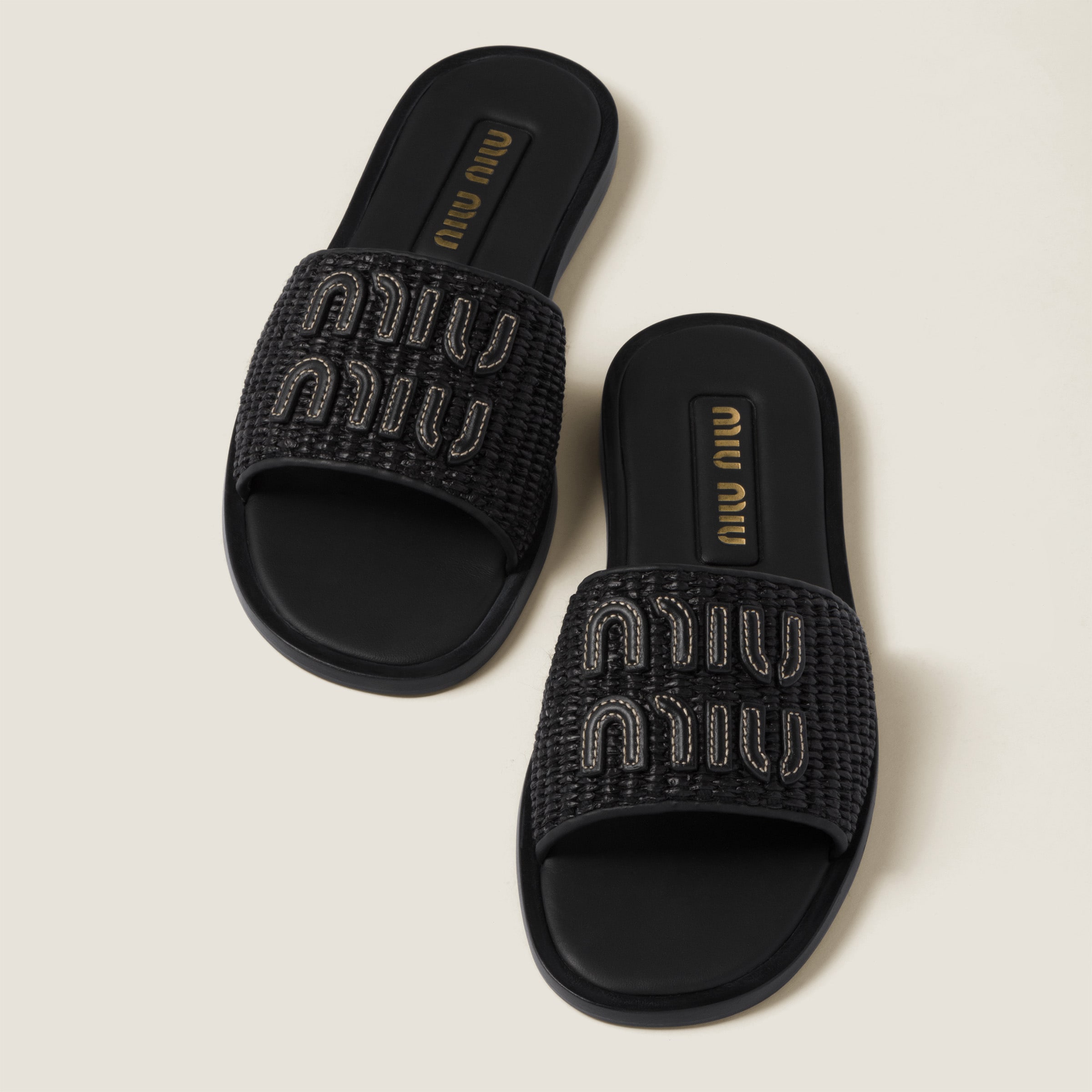 【関税無・国内発】 MIU MIU / Raffia-Effect Logo Slides Miu Miu Raffia-effect woven fabric slides | REVERSIBLE