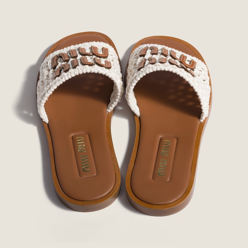 Slide em crochê e couro