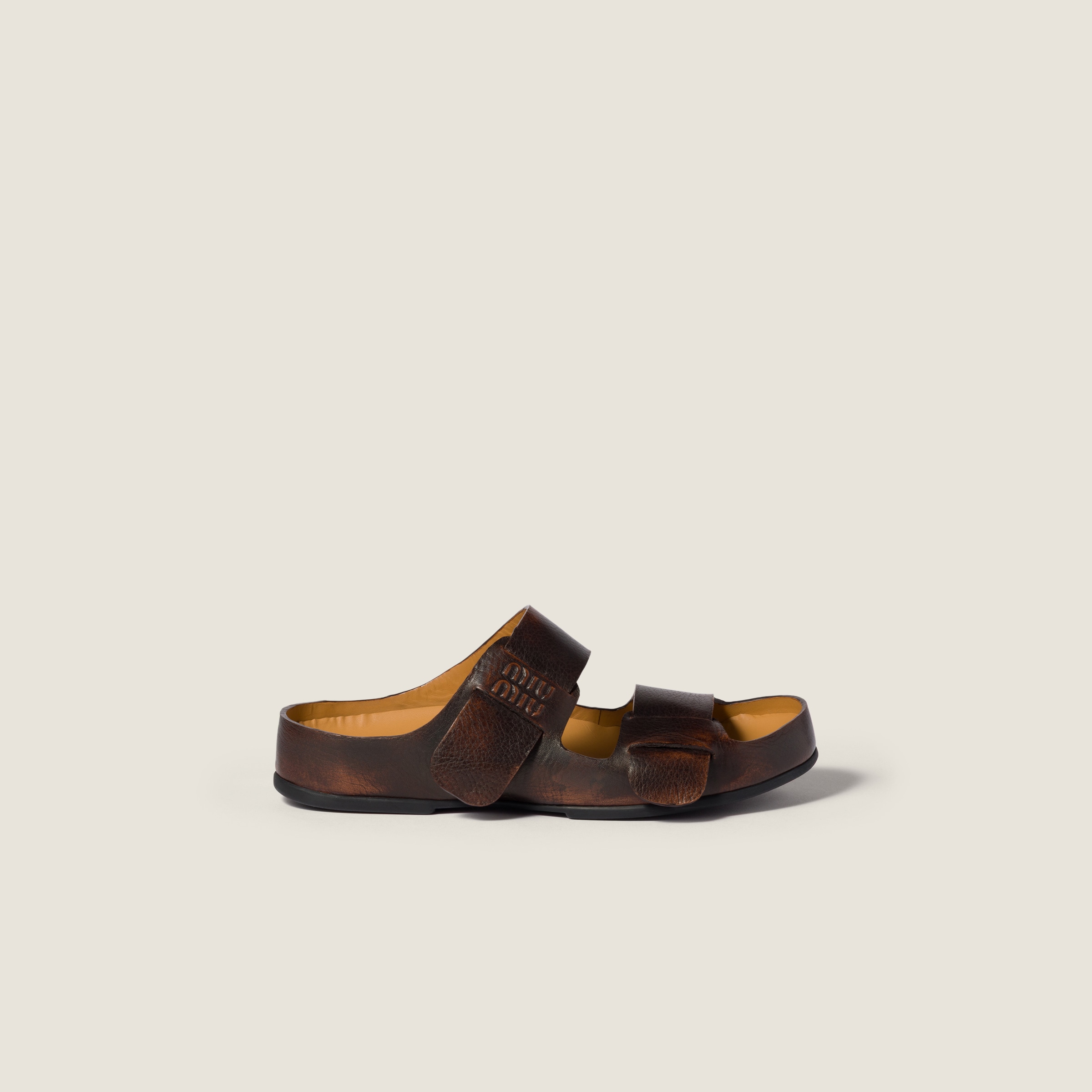 블리치드 가죽 샌들