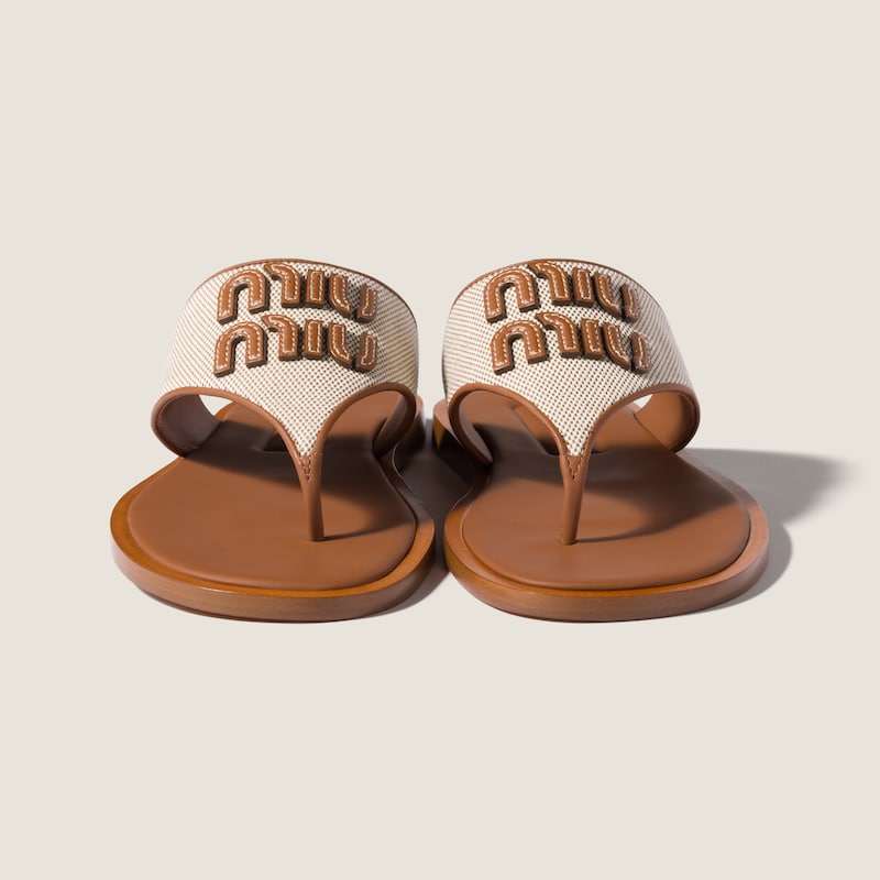 Sandalias de dedo en lona y piel