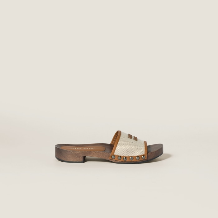Miumiu 26ss Flat Sandals Brown Woven Cowhide 713122