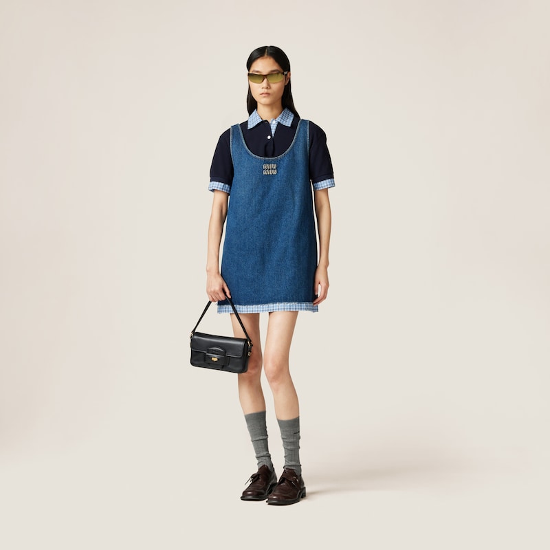 فستان قصير من الدنيم الباهت