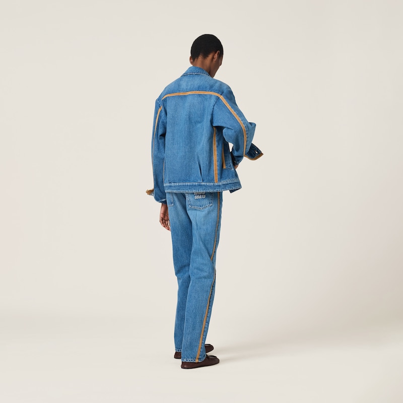 牛仔和皮革短夹克