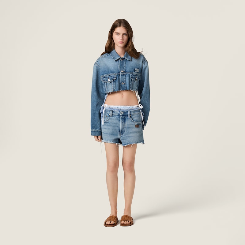 Veste en denim délavé courte