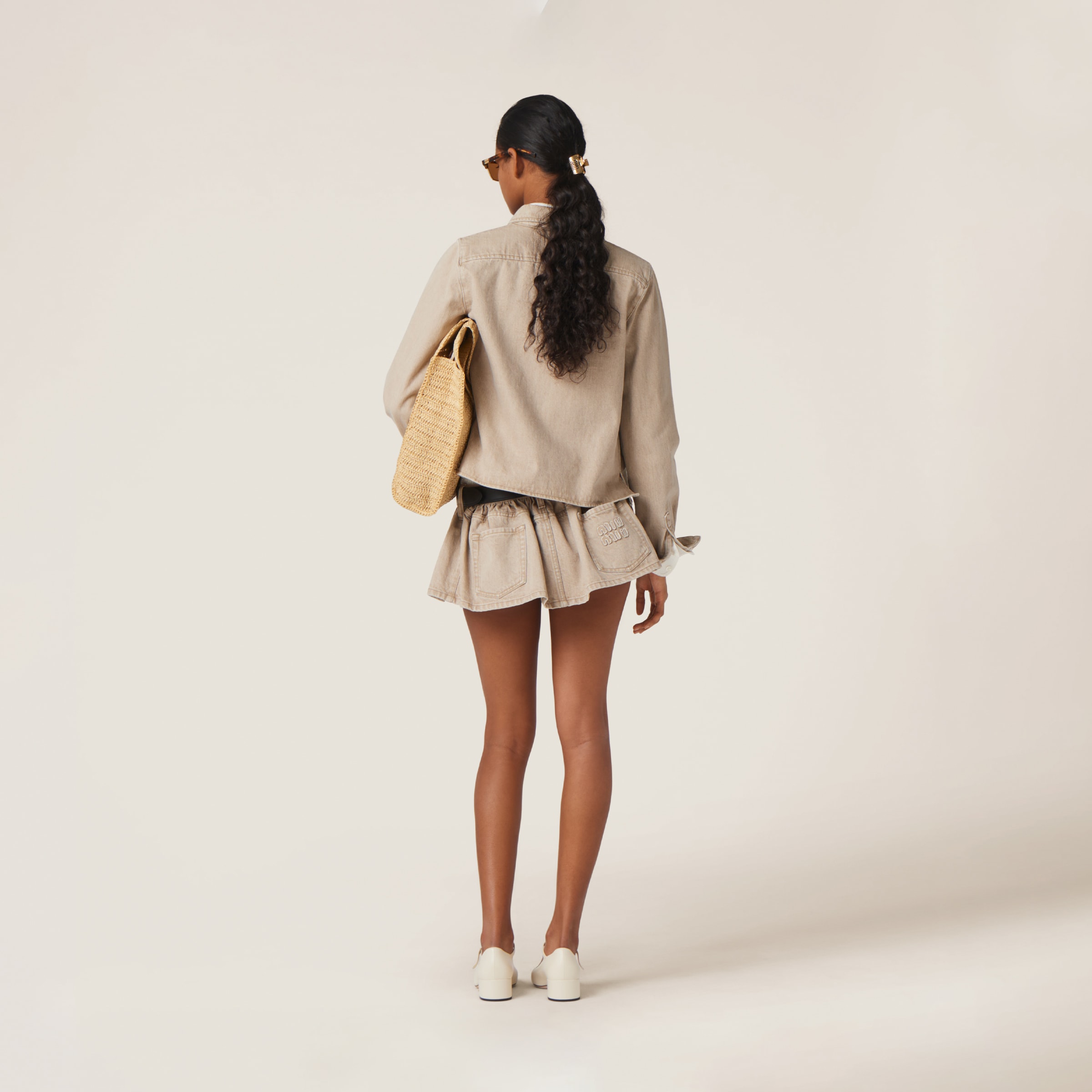 美品 miu miu ベージュ クロップドシャツ 半袖 S 即日発送！ ミュウ ミュウ(Miu Miu)ミュウ ミュウ シャツ 半袖シャツ 衣料品
