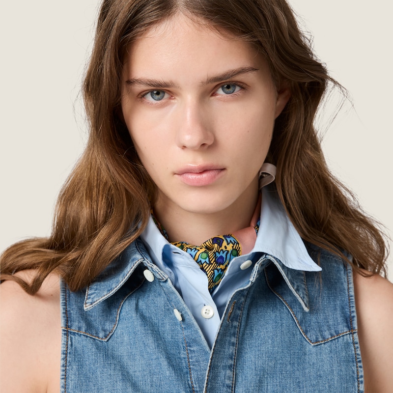 Chemise courte en chambray à lavallière