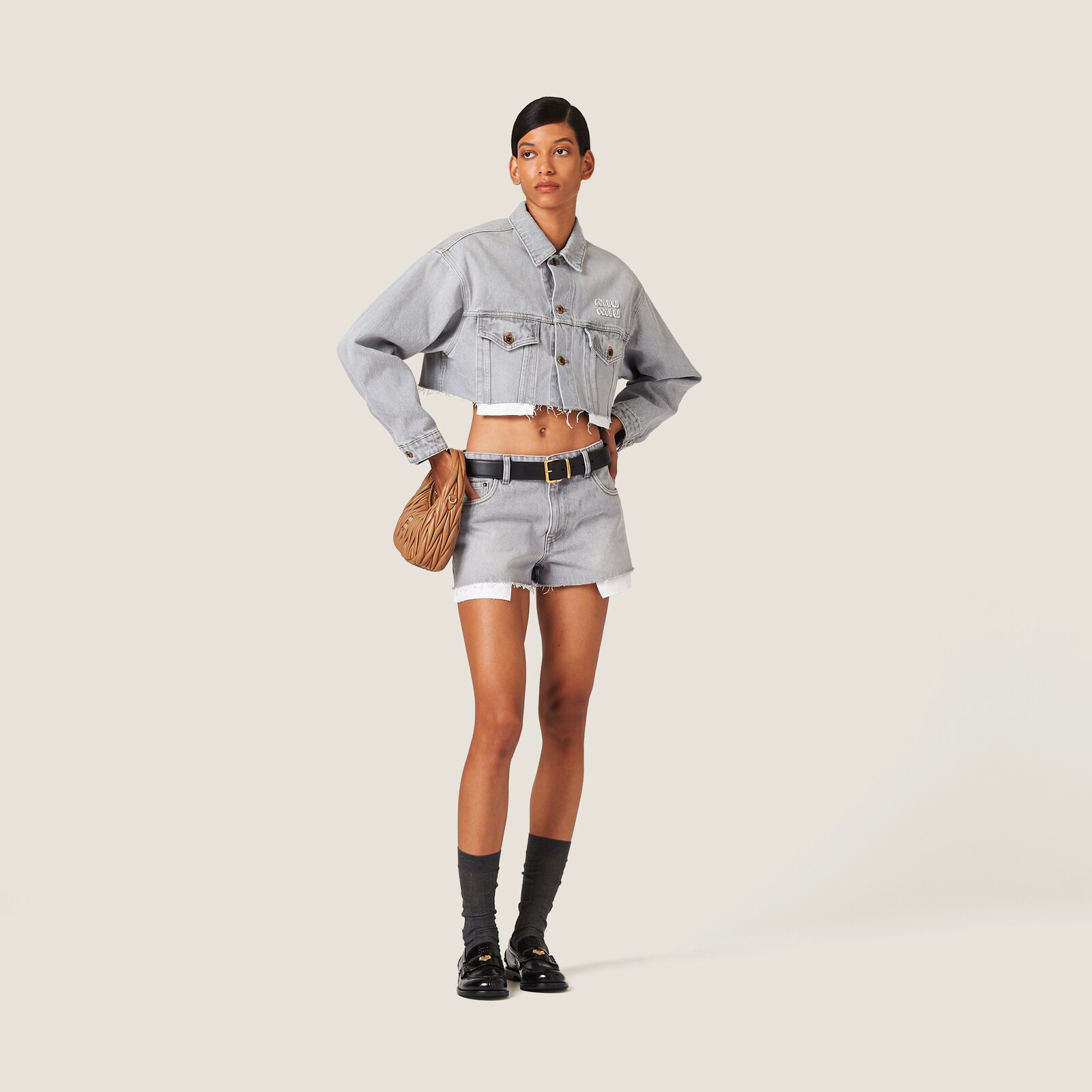 MIUMIU SHORTS 25S 268037 main image 1