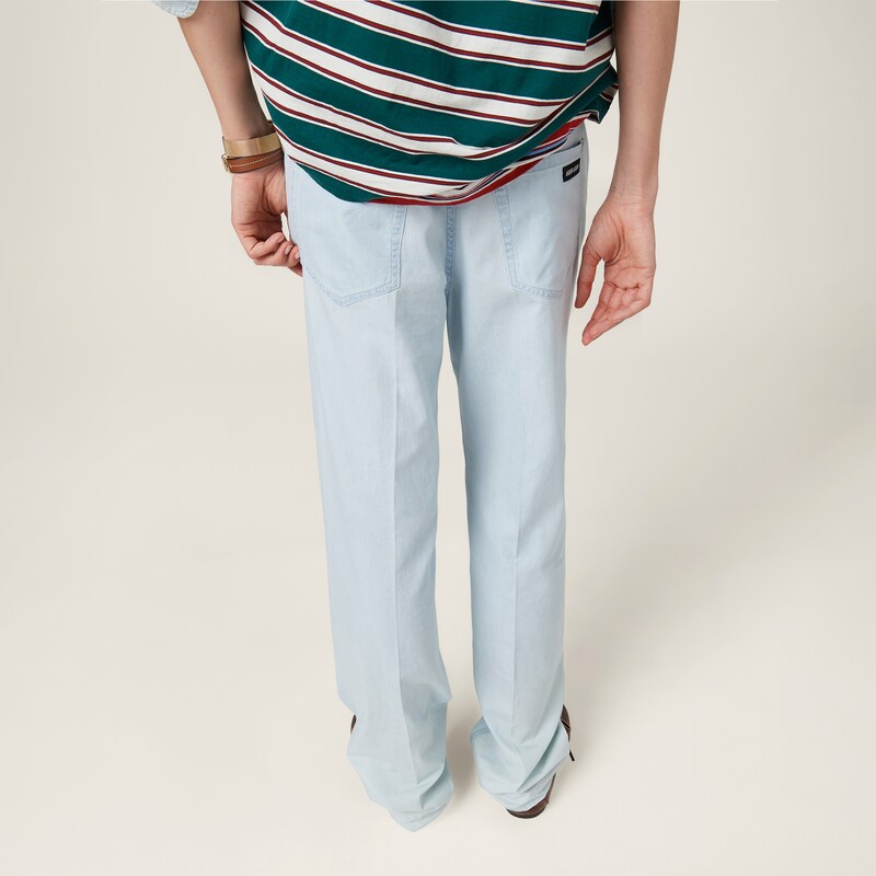 Calça em denim chambray com cinco bolsos