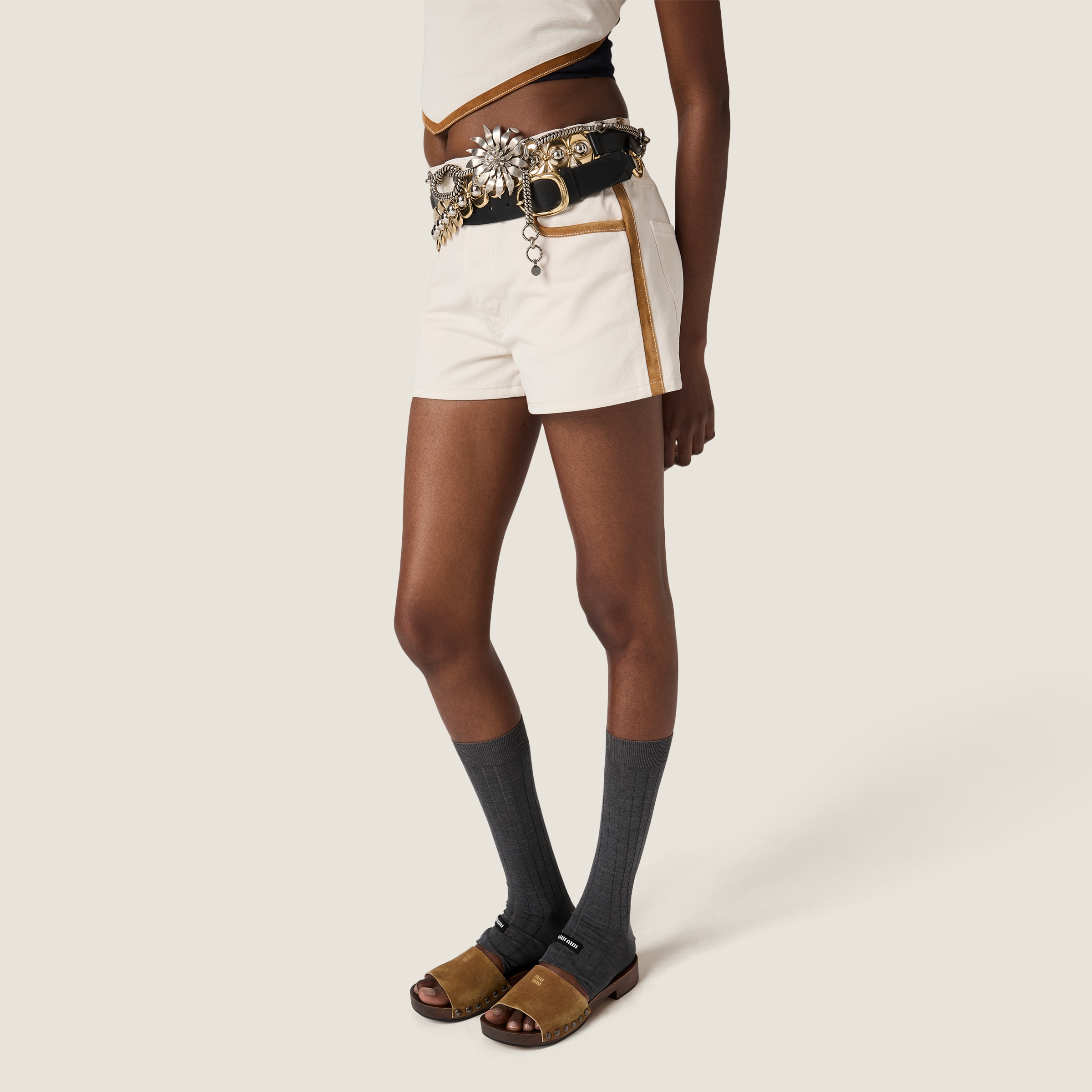 上質を身に付ける*miumiu*デニムとレザーのショートパンツ レザー MiuMiu(ミュウミュウ) ショートパンツ(レディース