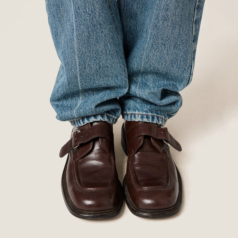 جينز من الدنيم والبوبلين بخمسة جيوب