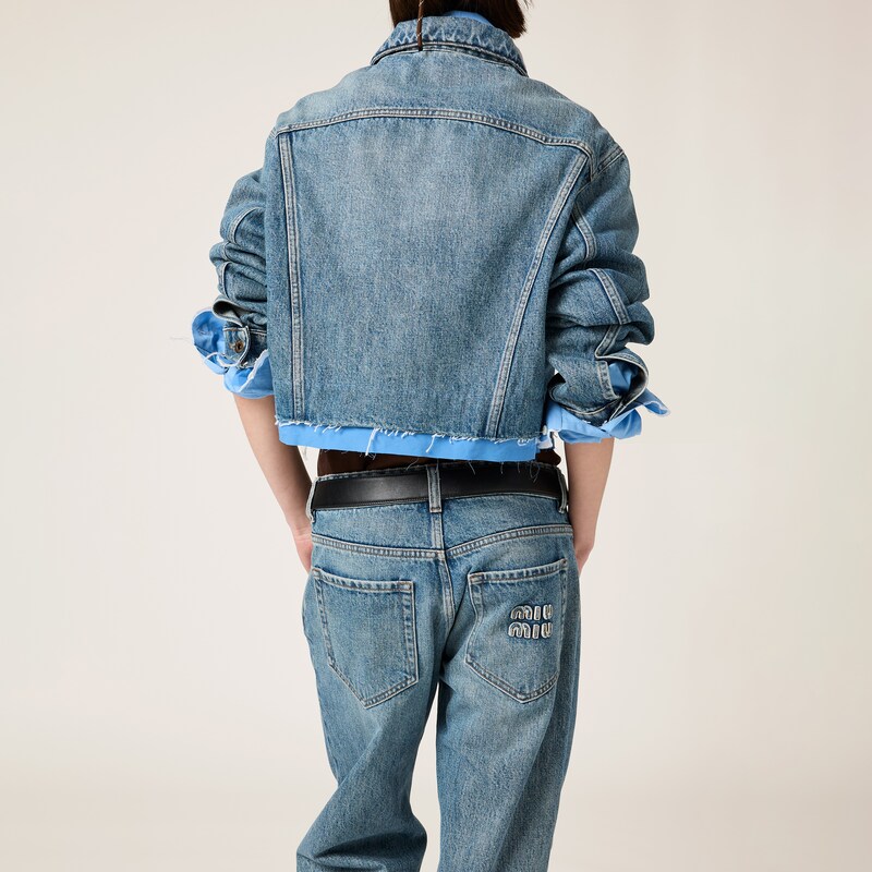 جينز من الدنيم والبوبلين بخمسة جيوب