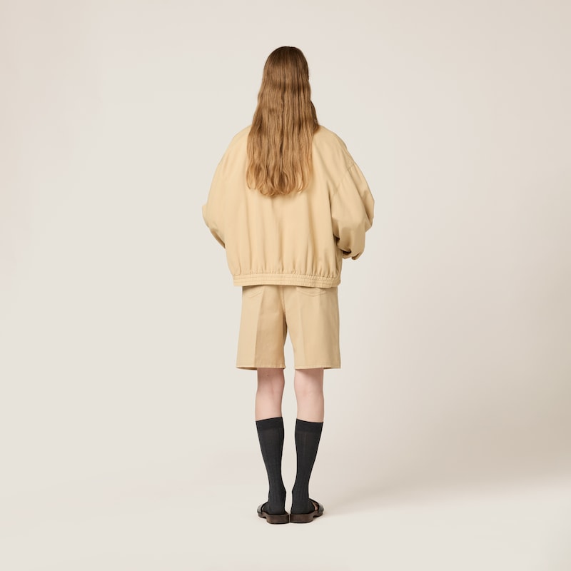 浅色牛仔布百慕大短裤