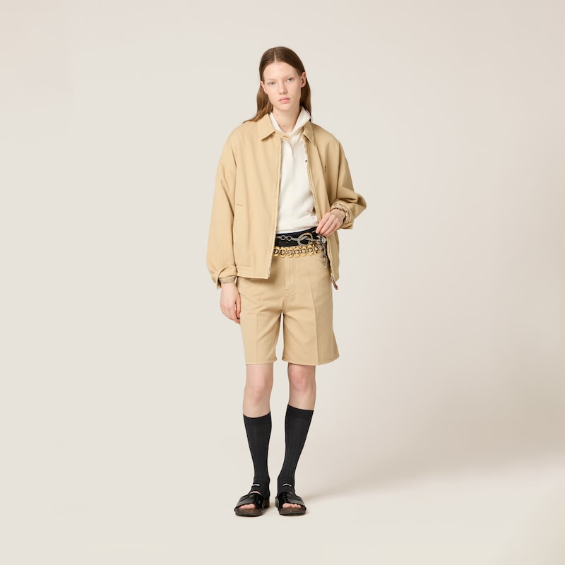 浅色牛仔布百慕大短裤