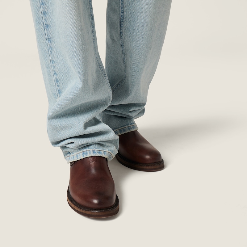 Five-pocket washed denim jeans
