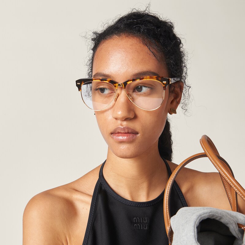 فستان من الساتان