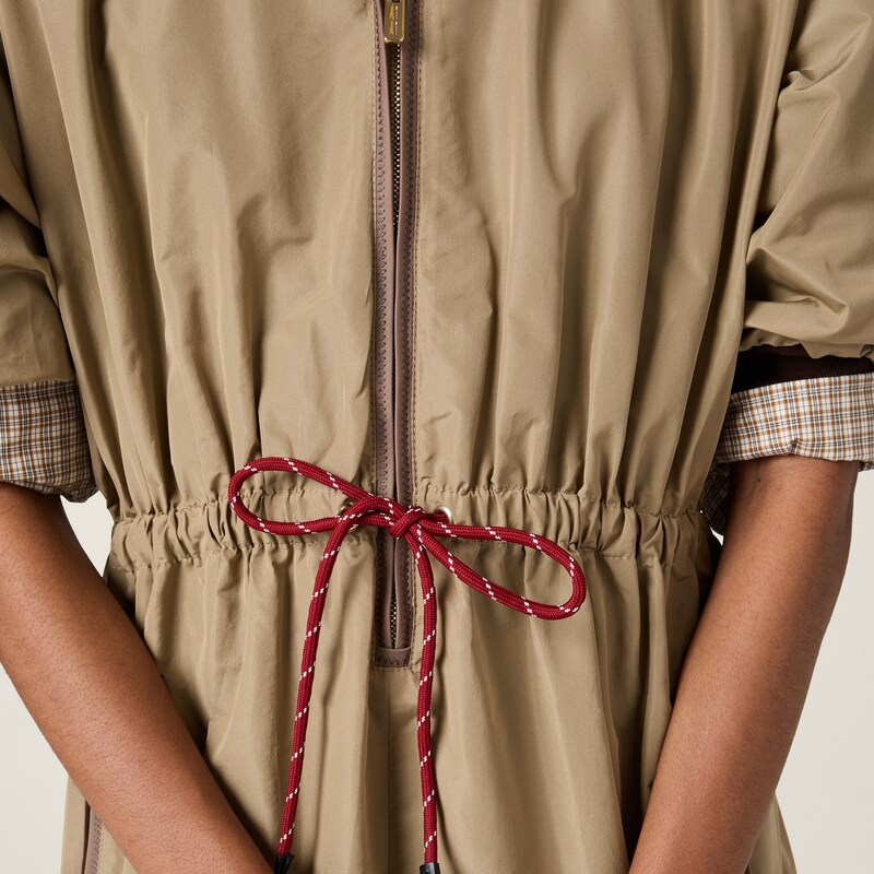 科技感织物连身裙